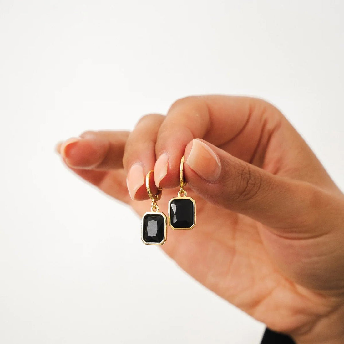 Brinco Argolinha Cristal Preto Banhado em Ouro 18k - Murano Joias