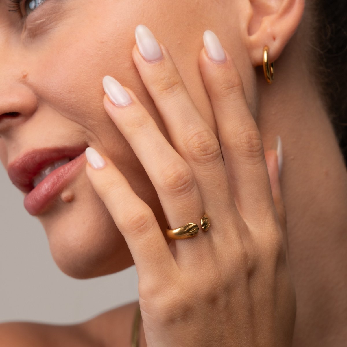 Anel Abraço Ajustável Banhado em Ouro 18K - Murano Joias