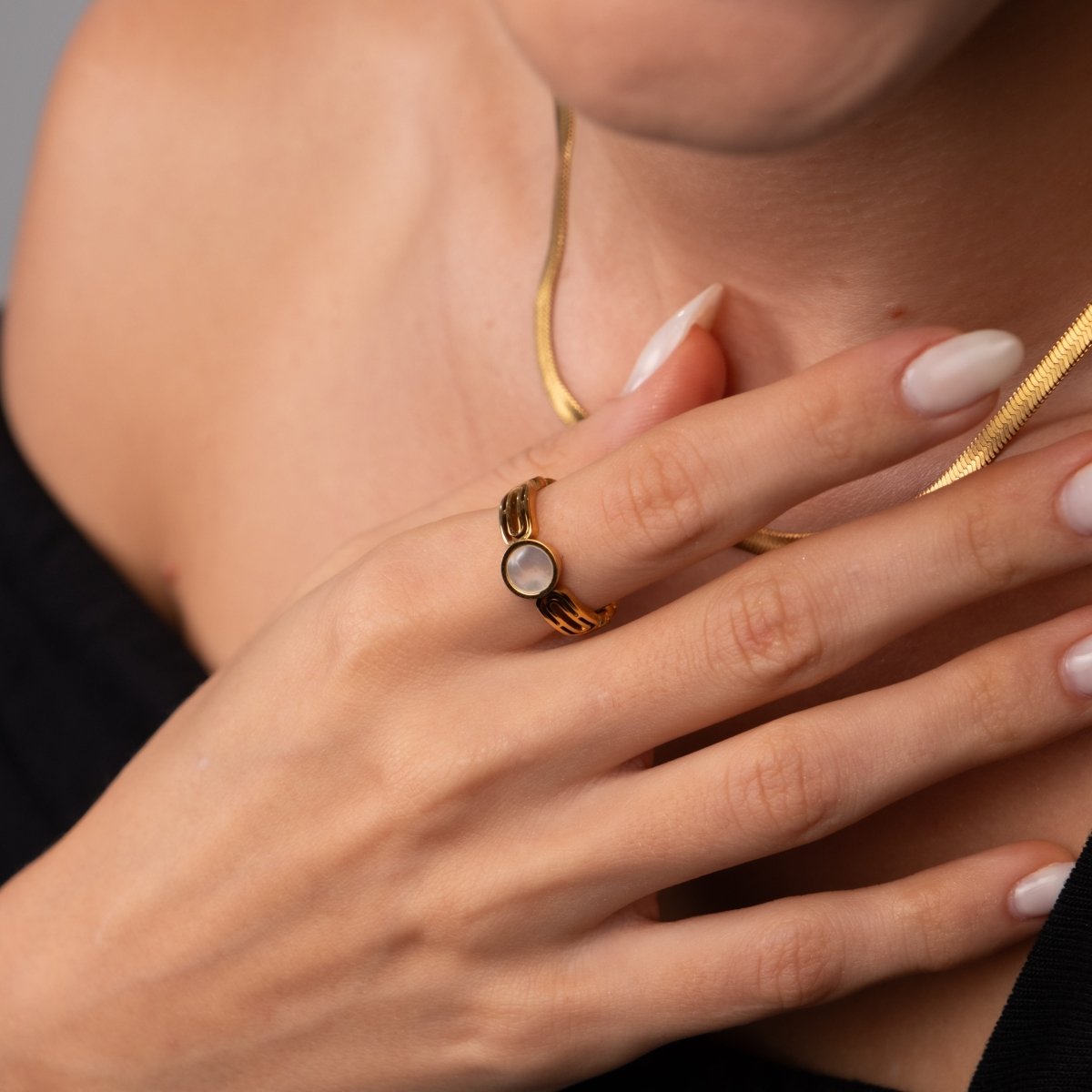 Anel Athena Pedra Madrepérola Banhado em Ouro 18K - Murano Joias