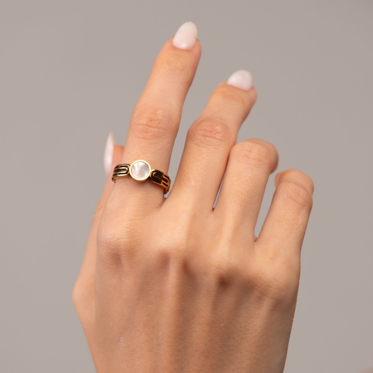 Anel Athena Pedra Madrepérola Banhado em Ouro 18K - Murano Joias