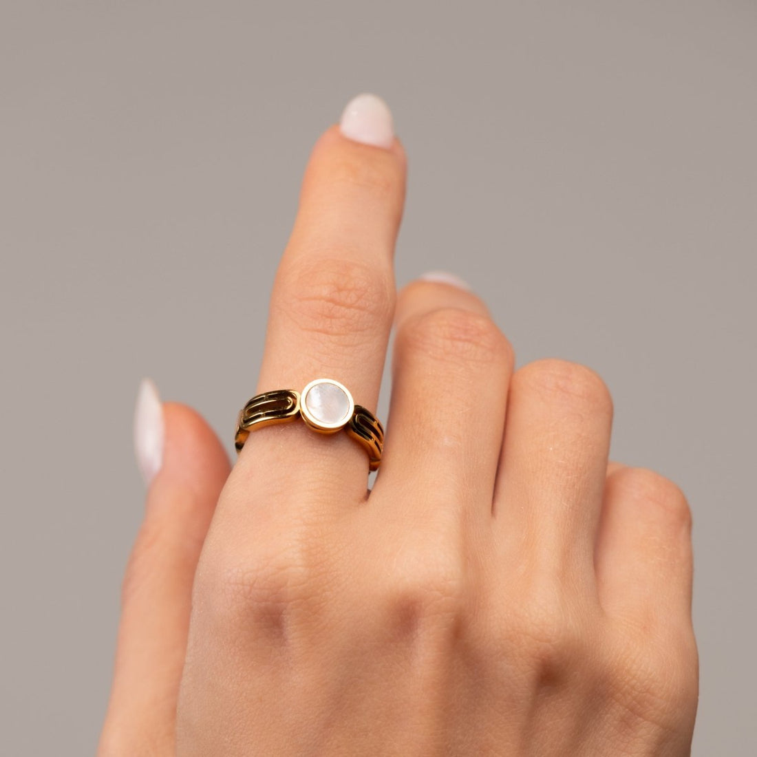 Anel Athena Pedra Madrepérola Banhado em Ouro 18K - Murano Joias