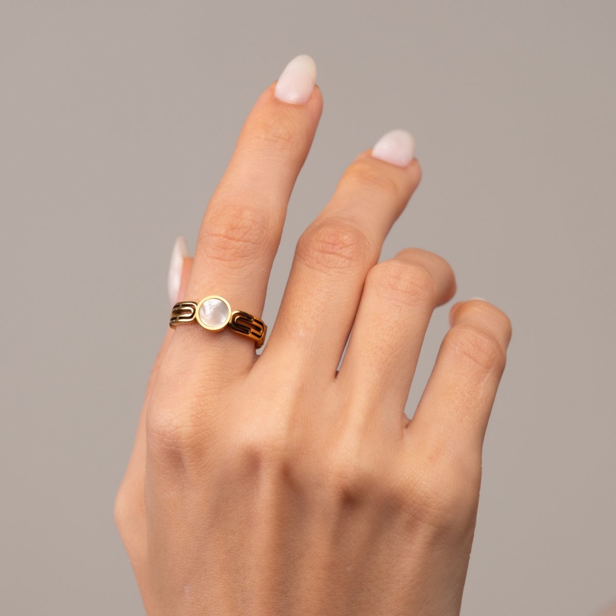 Anel Athena Pedra Madrepérola Banhado em Ouro 18K - Murano Joias