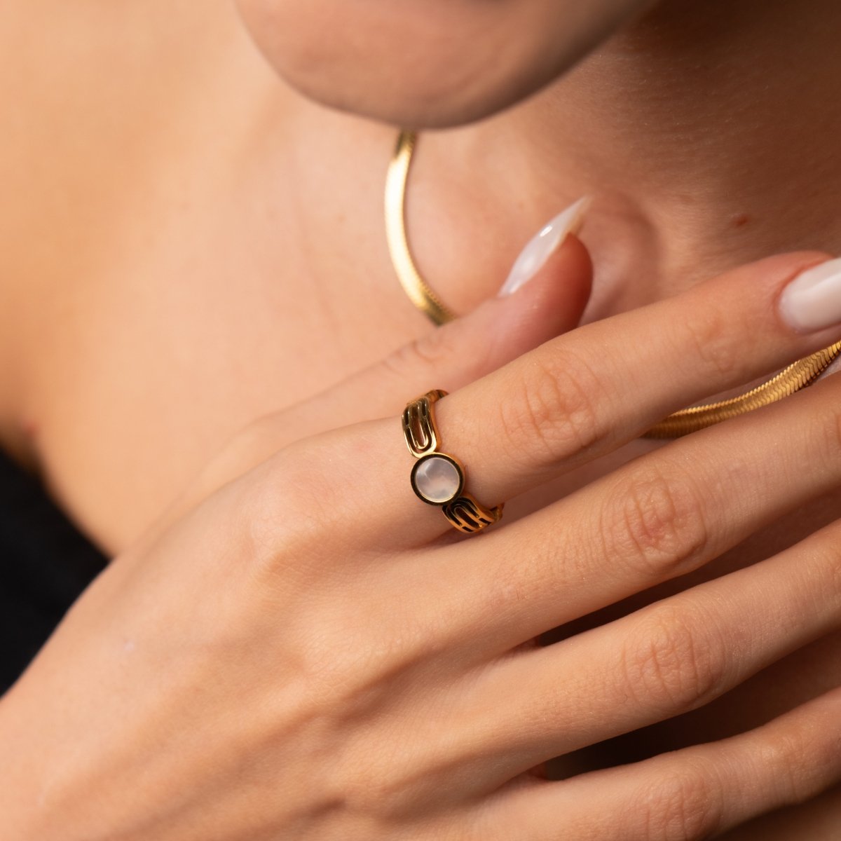 Anel Athena Pedra Madrepérola Banhado em Ouro 18K - Murano Joias