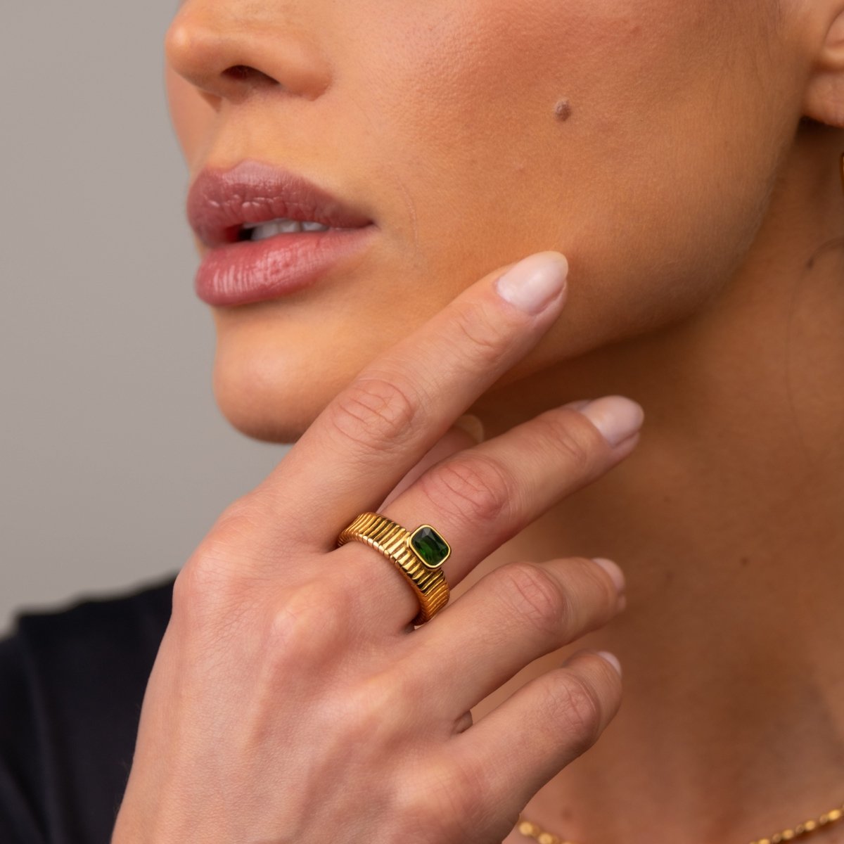 Anel Capri Esmeralda Banhado em Ouro 18k - Murano Joias