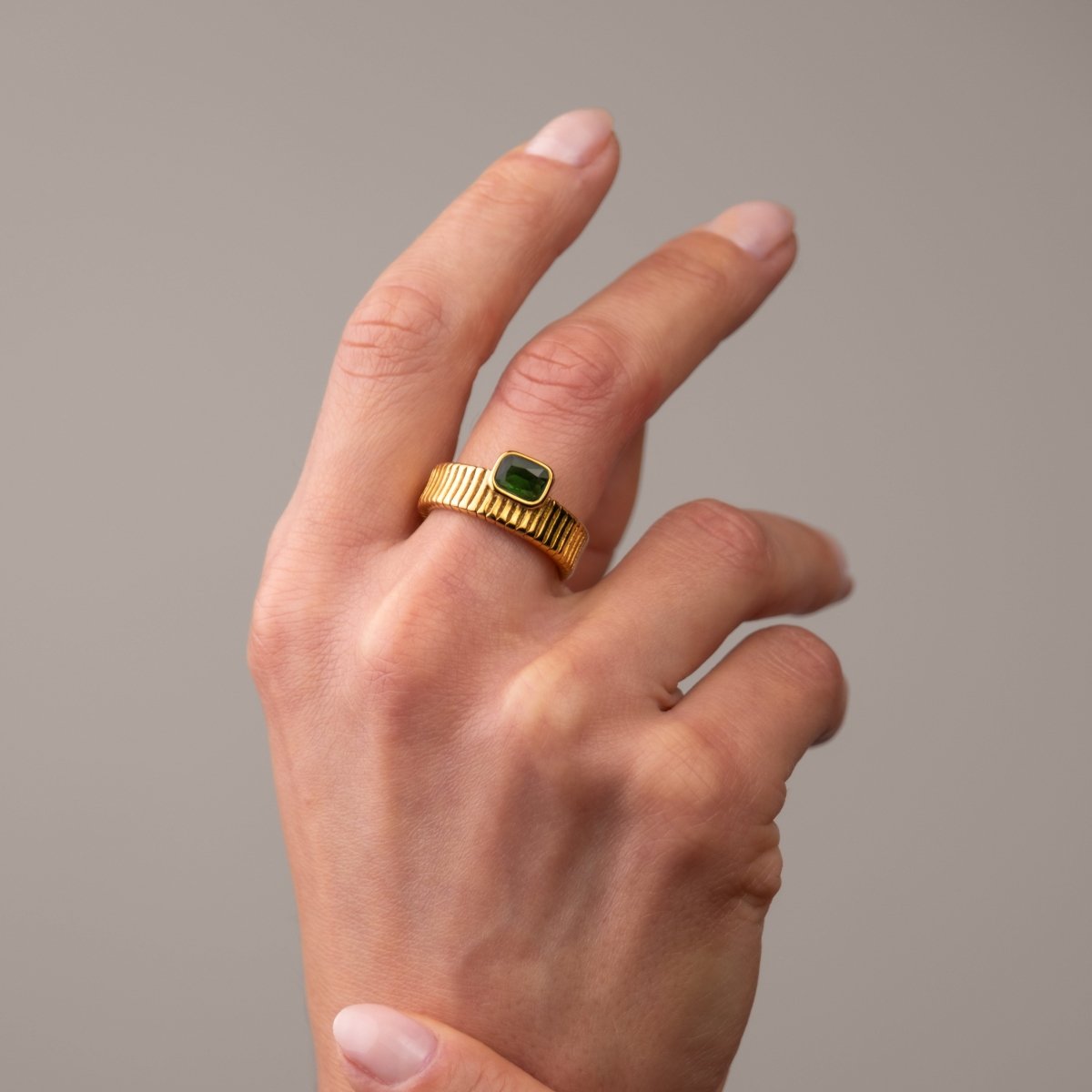 Anel Capri Esmeralda Banhado em Ouro 18k - Murano Joias