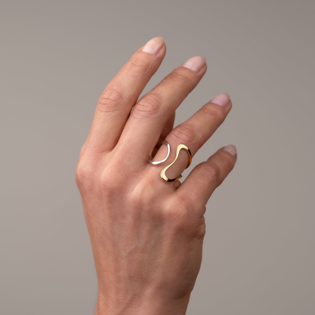 Anel Contorno Ajustável com Mix de Banhos Dourado e Prata - Murano Joias