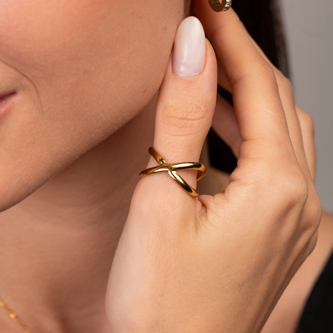 Anel Cruzado Minimal Ajustável Banhado em Ouro 18K - Murano Joias