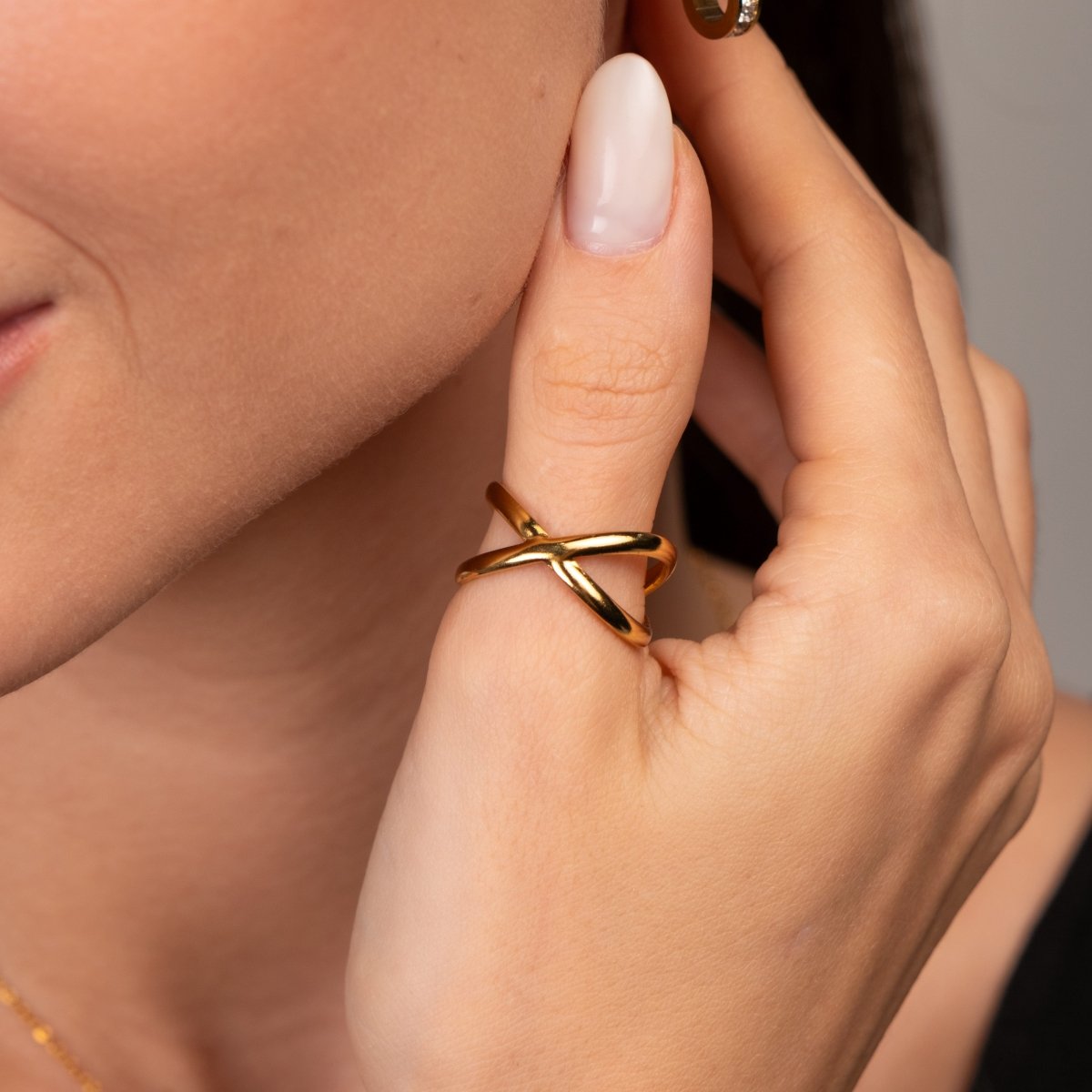 Anel Cruzado Minimal Ajustável Banhado em Ouro 18K - Murano Joias
