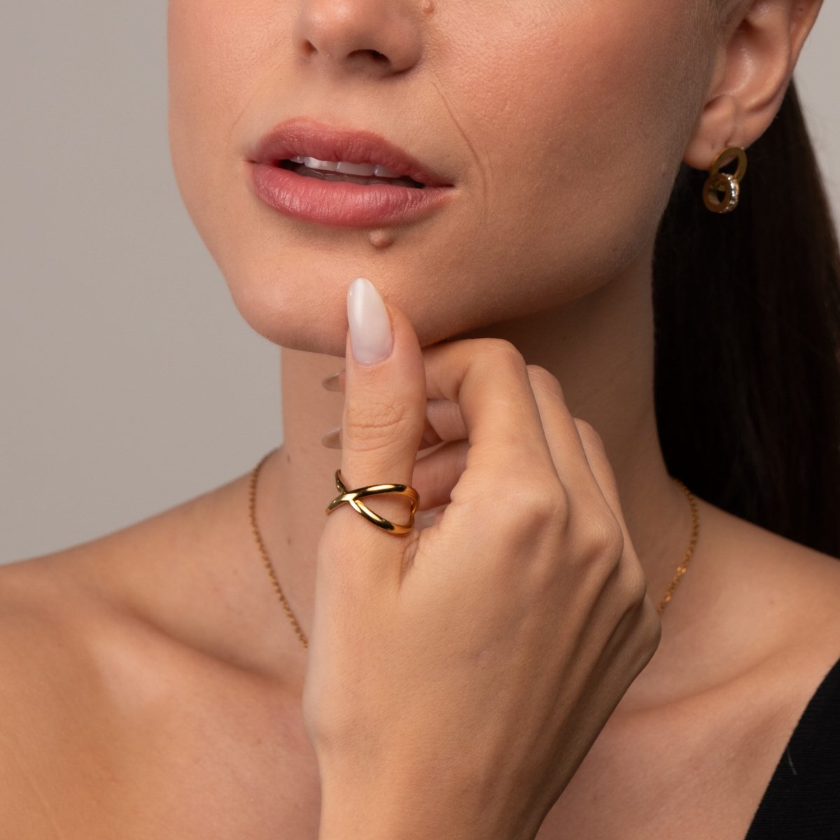 Anel Cruzado Minimal Ajustável Banhado em Ouro 18K - Murano Joias