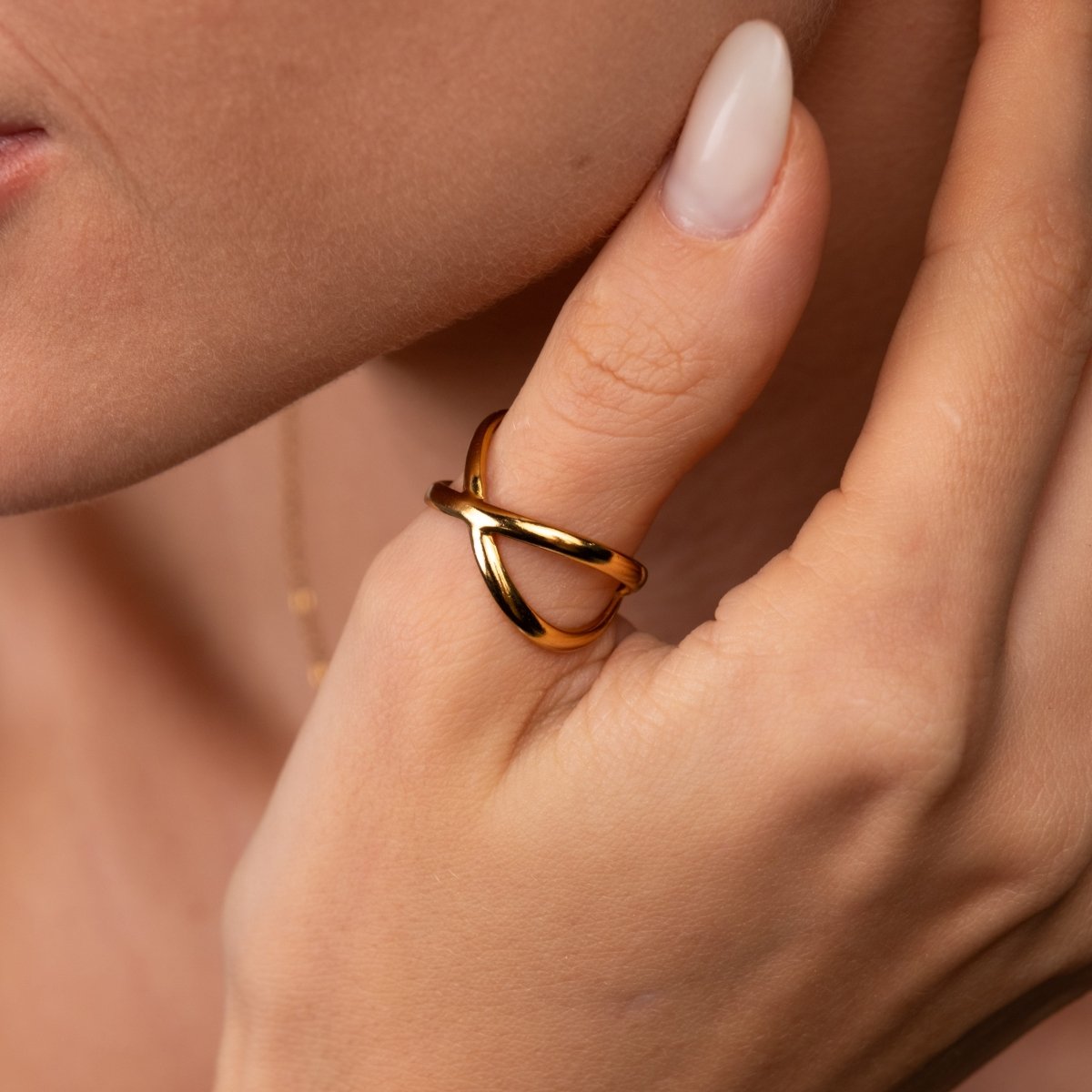 Anel Cruzado Minimal Ajustável Banhado em Ouro 18K - Murano Joias
