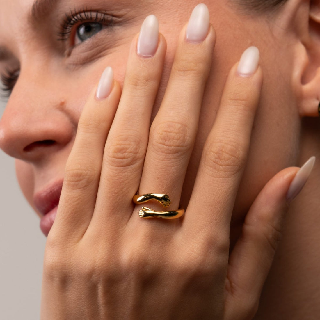 Anel de Abraço Banhado em Ouro 18K - Murano Joias
