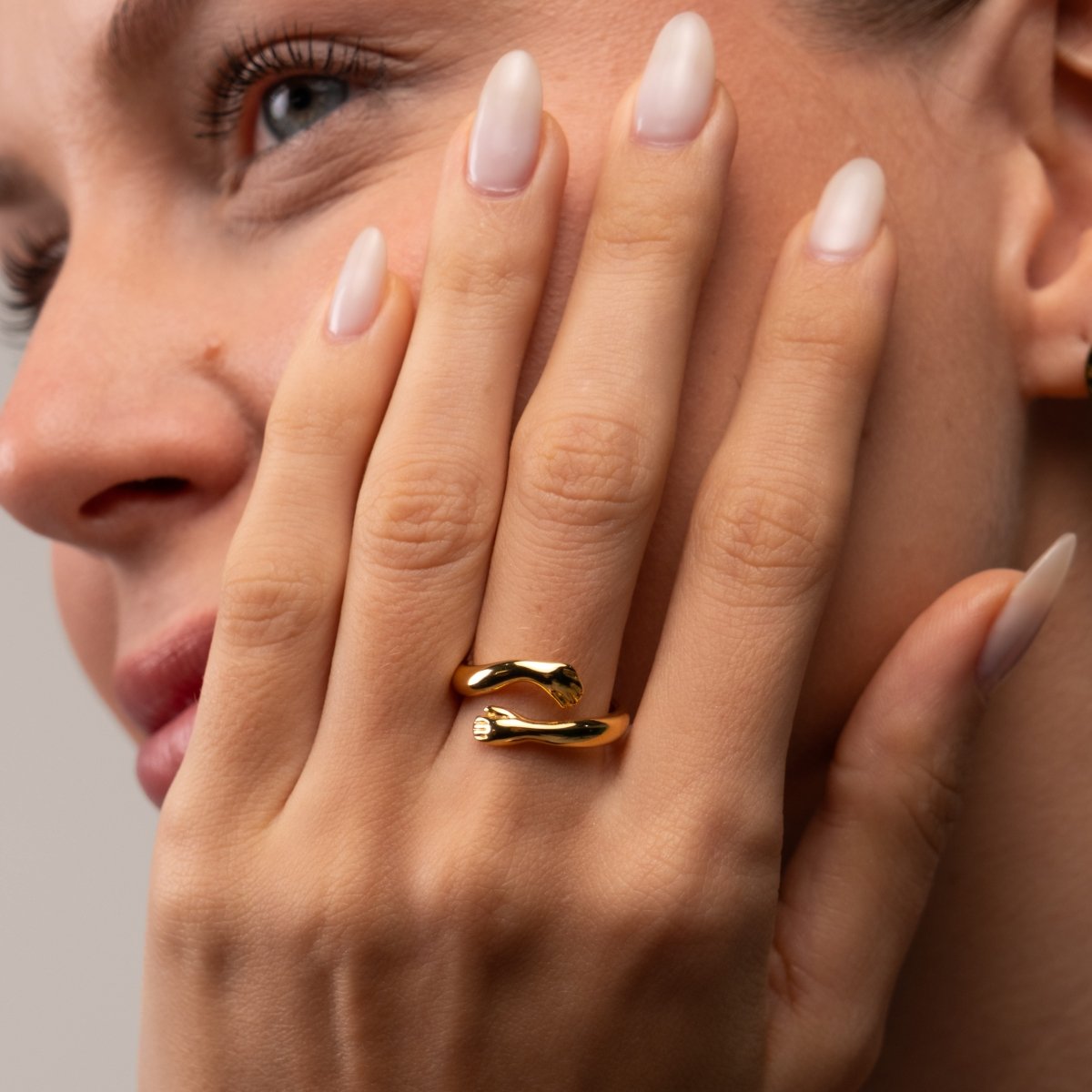 Anel de Abraço Banhado em Ouro 18K - Murano Joias