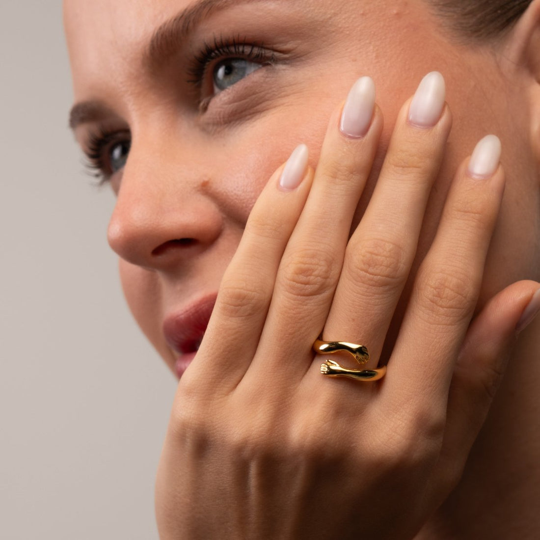 Anel de Abraço Banhado em Ouro 18K - Murano Joias