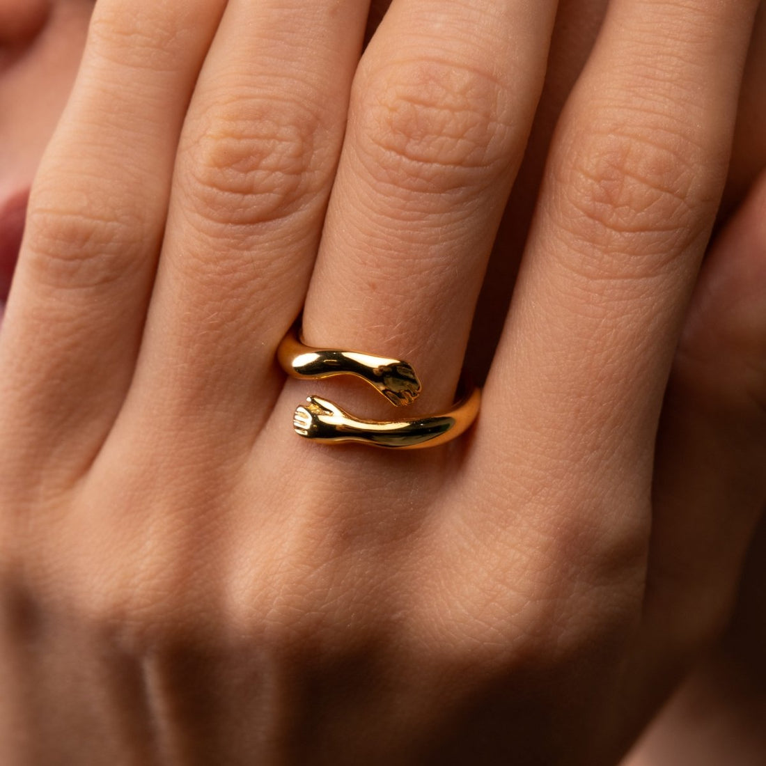 Anel de Abraço Banhado em Ouro 18K - Murano Joias