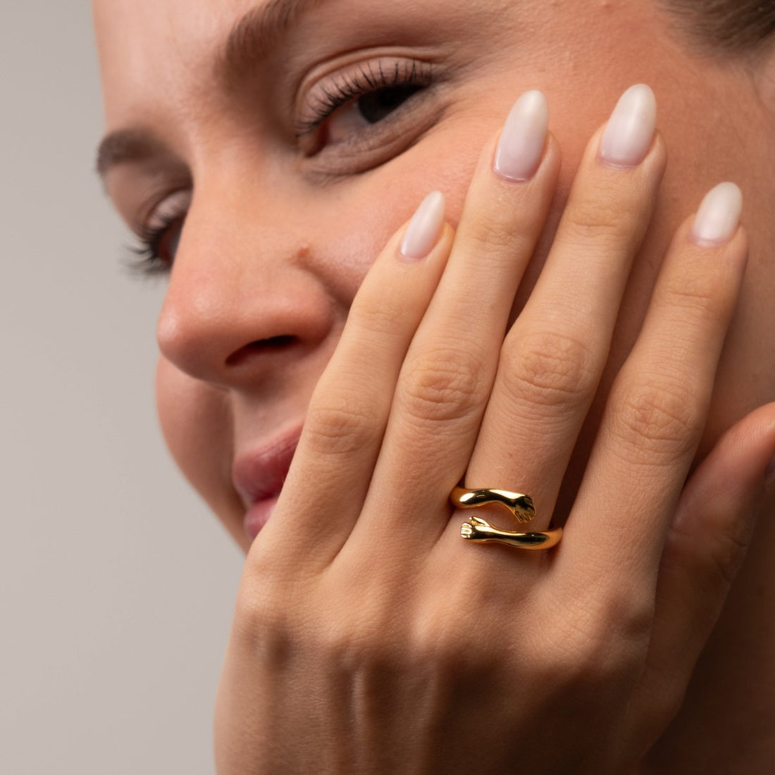 Anel de Abraço Banhado em Ouro 18K - Murano Joias
