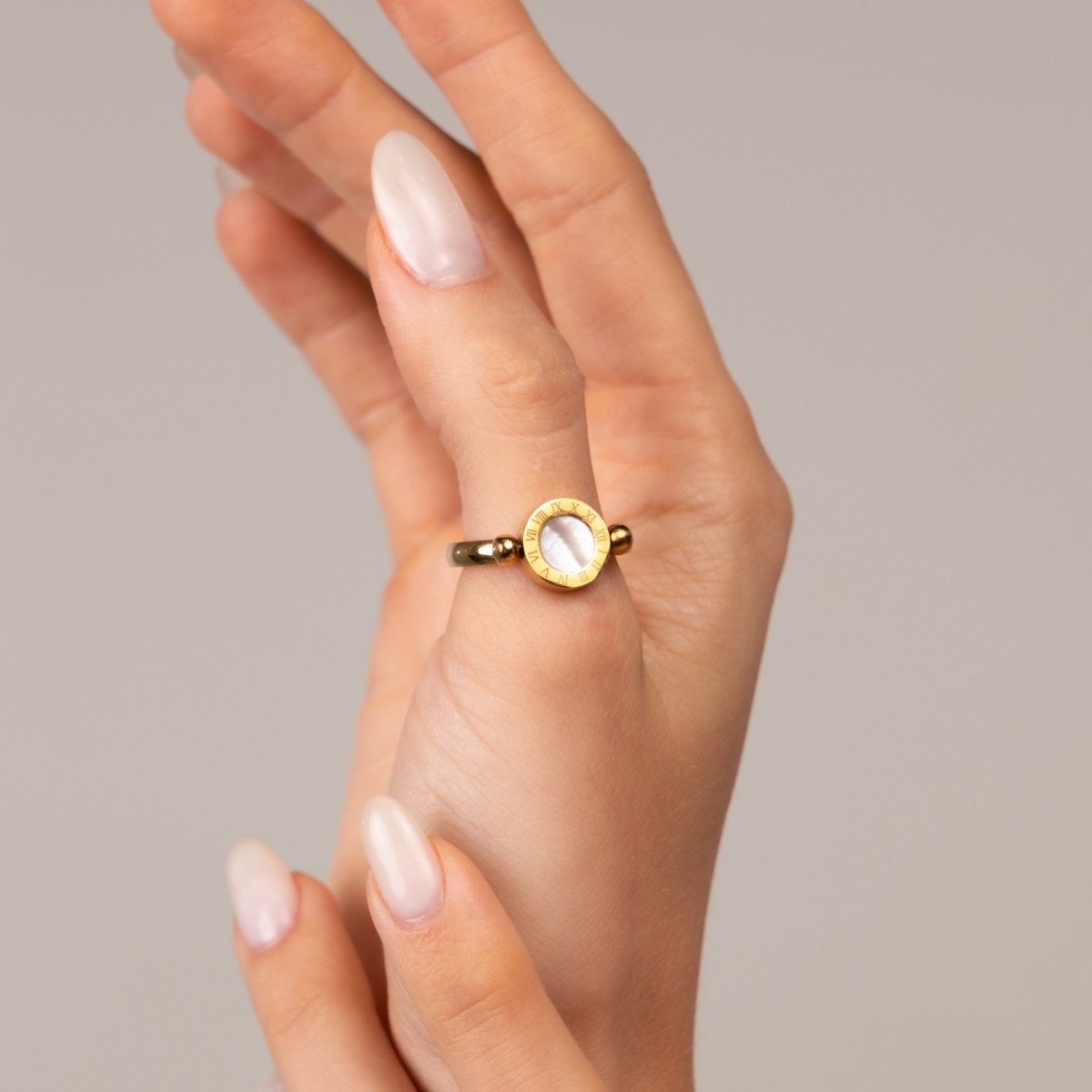 Anel Giratório Numeral Romanos Banhado em Ouro 18K - Murano Joias