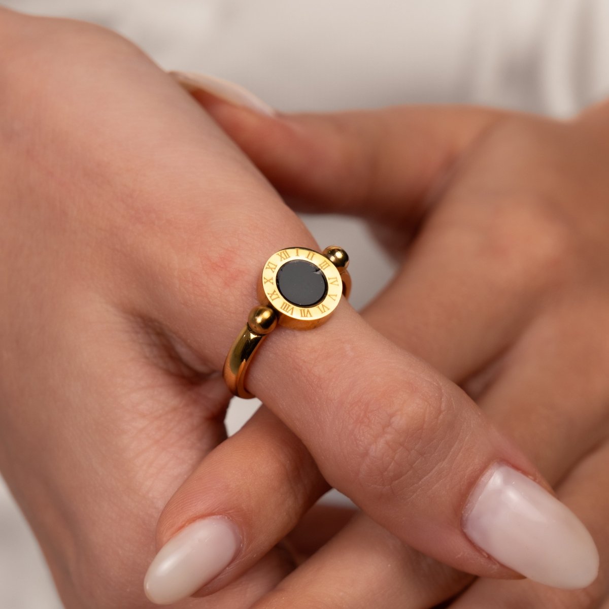 Anel Giratório Numeral Romanos Banhado em Ouro 18K - Murano Joias