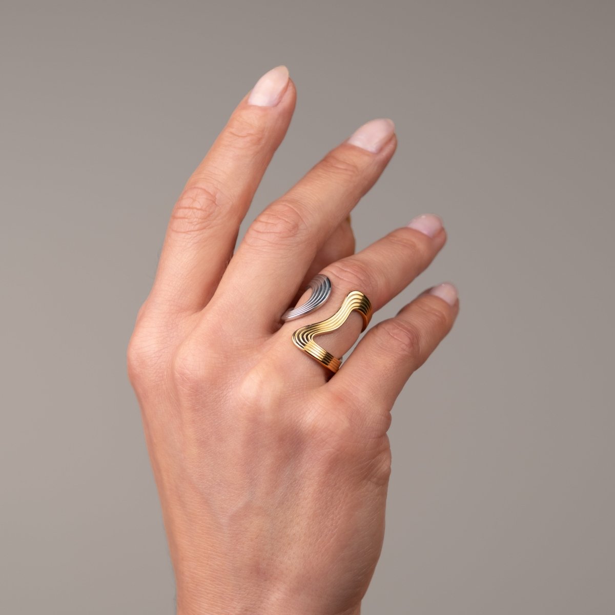 Anel Infinity Ajustável com Mix de Banhos Dourado e Prata - Murano Joias