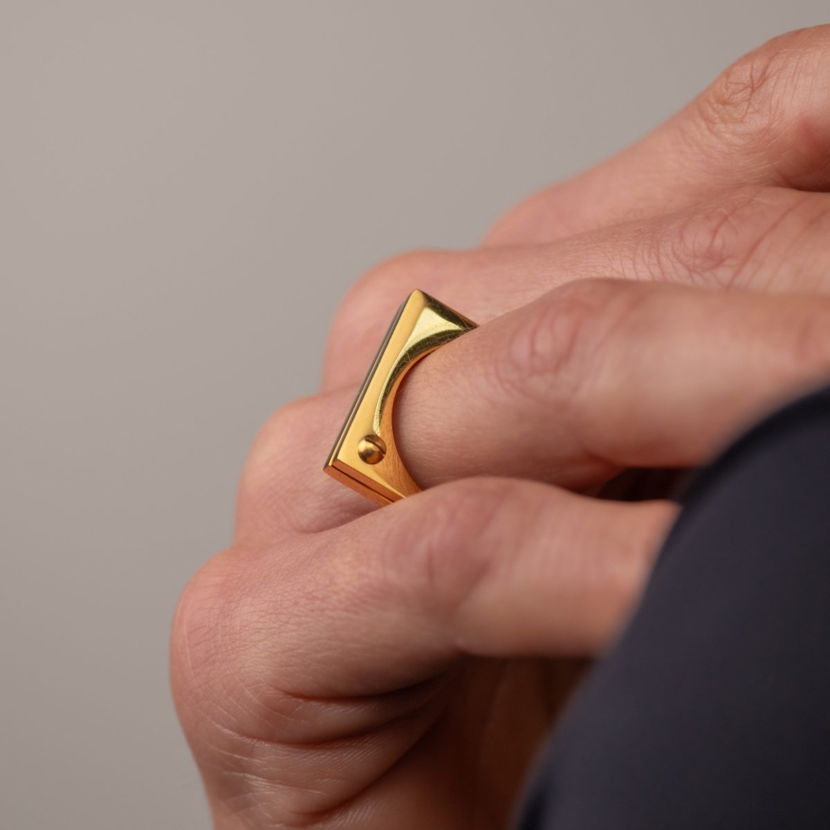 Anel Parafuso Plano Banhado em Ouro 18k - Murano Joias