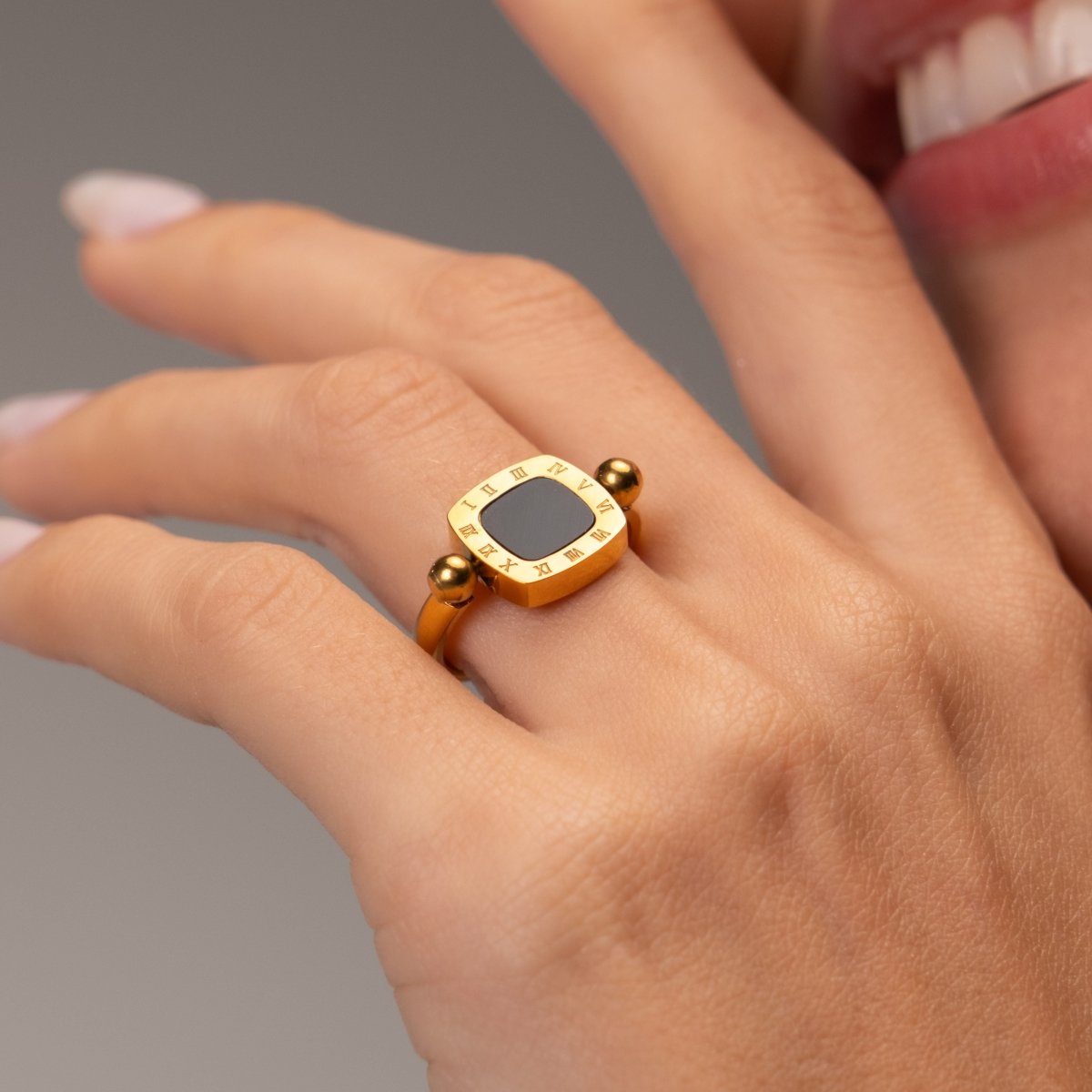 Anel Square Charm Giratório Banhado em Ouro 18k - Murano Joias