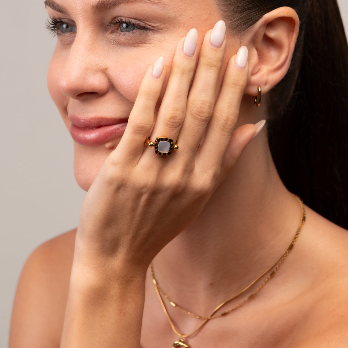 Anel Square Charm Giratório Banhado em Ouro 18k - Murano Joias