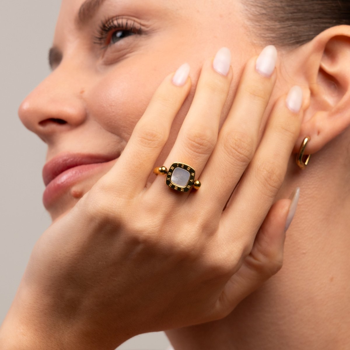 Anel Square Charm Giratório Banhado em Ouro 18k - Murano Joias