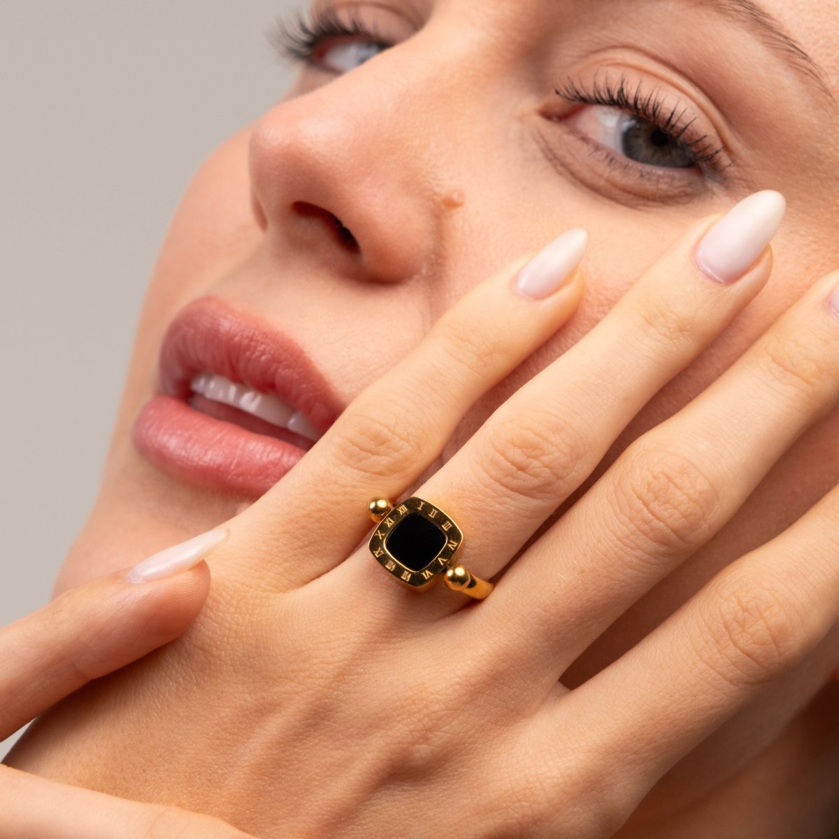 Anel Square Charm Giratório Banhado em Ouro 18k - Murano Joias