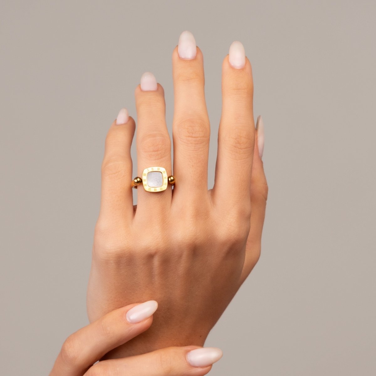 Anel Square Charm Giratório Banhado em Ouro 18k - Murano Joias