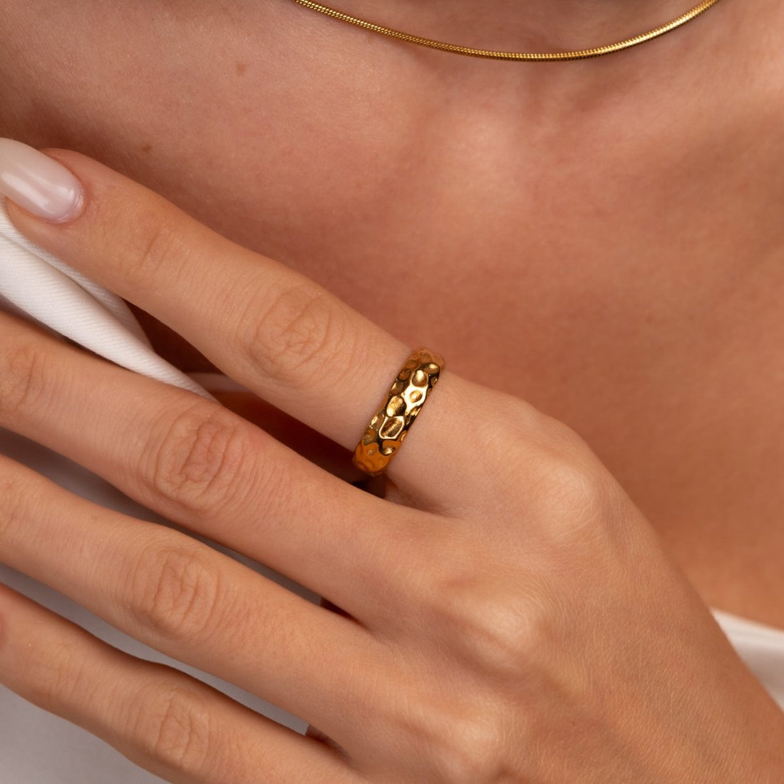 Anel Textura Lunar Banhado em Ouro 18k - Murano Joias