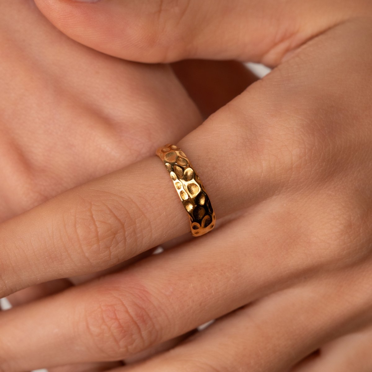 Anel Textura Lunar Banhado em Ouro 18k - Murano Joias