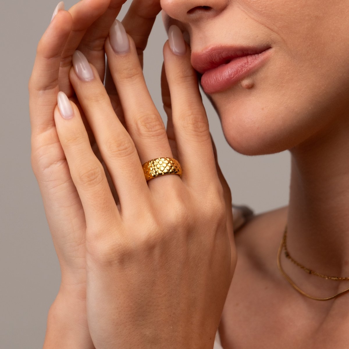 Anel Trama Luxuosa Ajustável Banhado em Ouro 18K - Murano Joias
