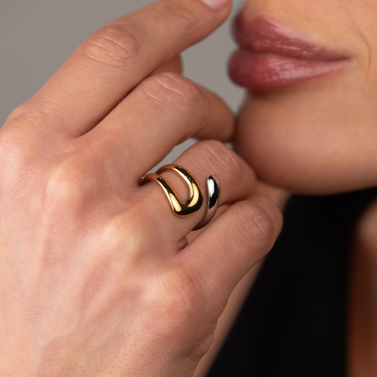 Anel Wave Ajustável com Mix de Banhos Dourado e Prata - Murano Joias