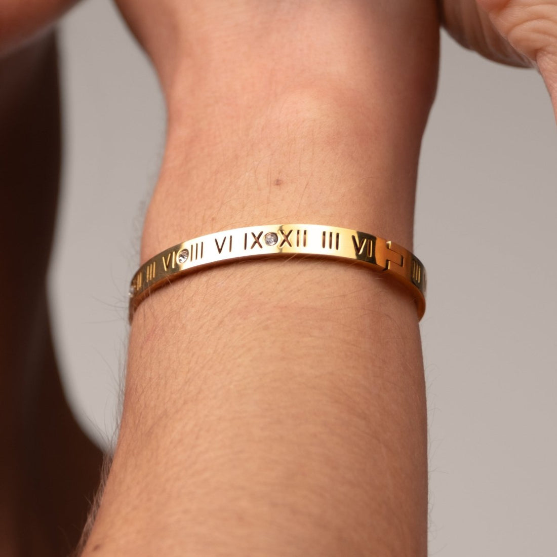 Bracelete Algarismo Romanos Banhado em Ouro 18K - Murano Joias