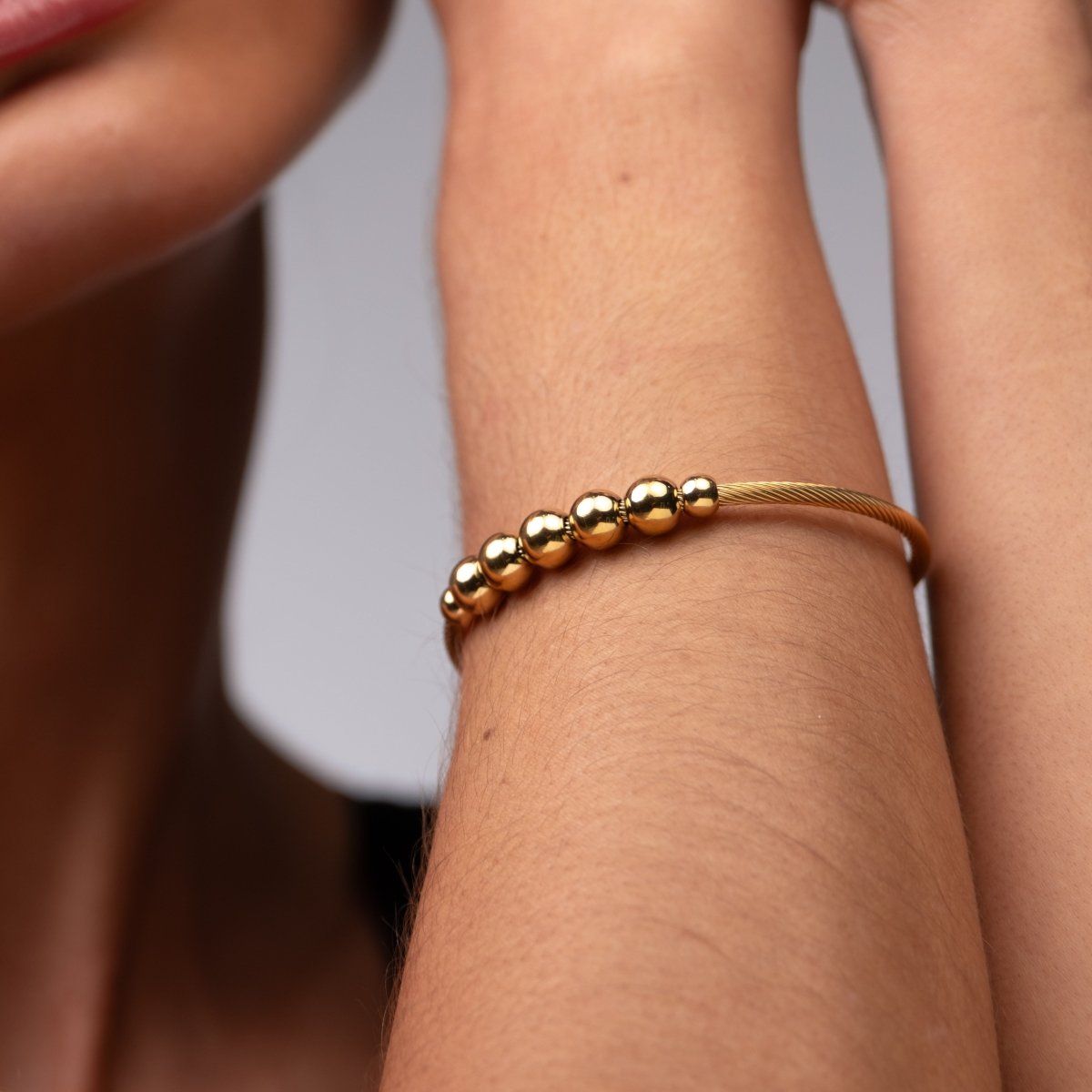 Bracelete Anti-stress Ajustável Esferas Banhado em Ouro 18K - Murano Joias