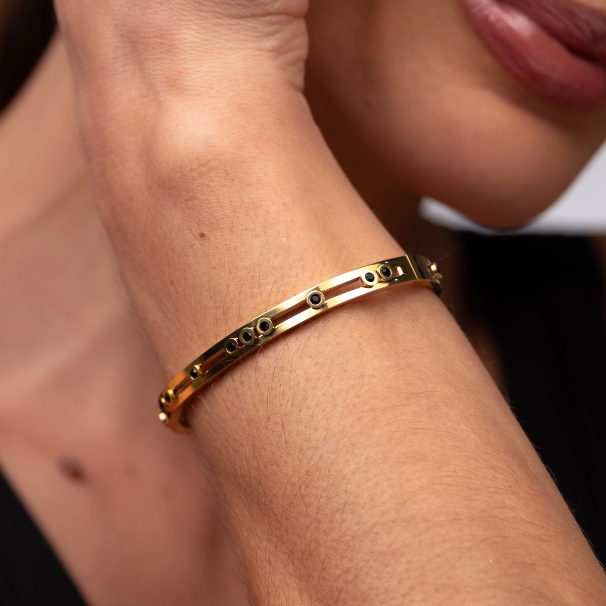 Bracelete Black Studs Banhado em Ouro 18k - Murano Joias