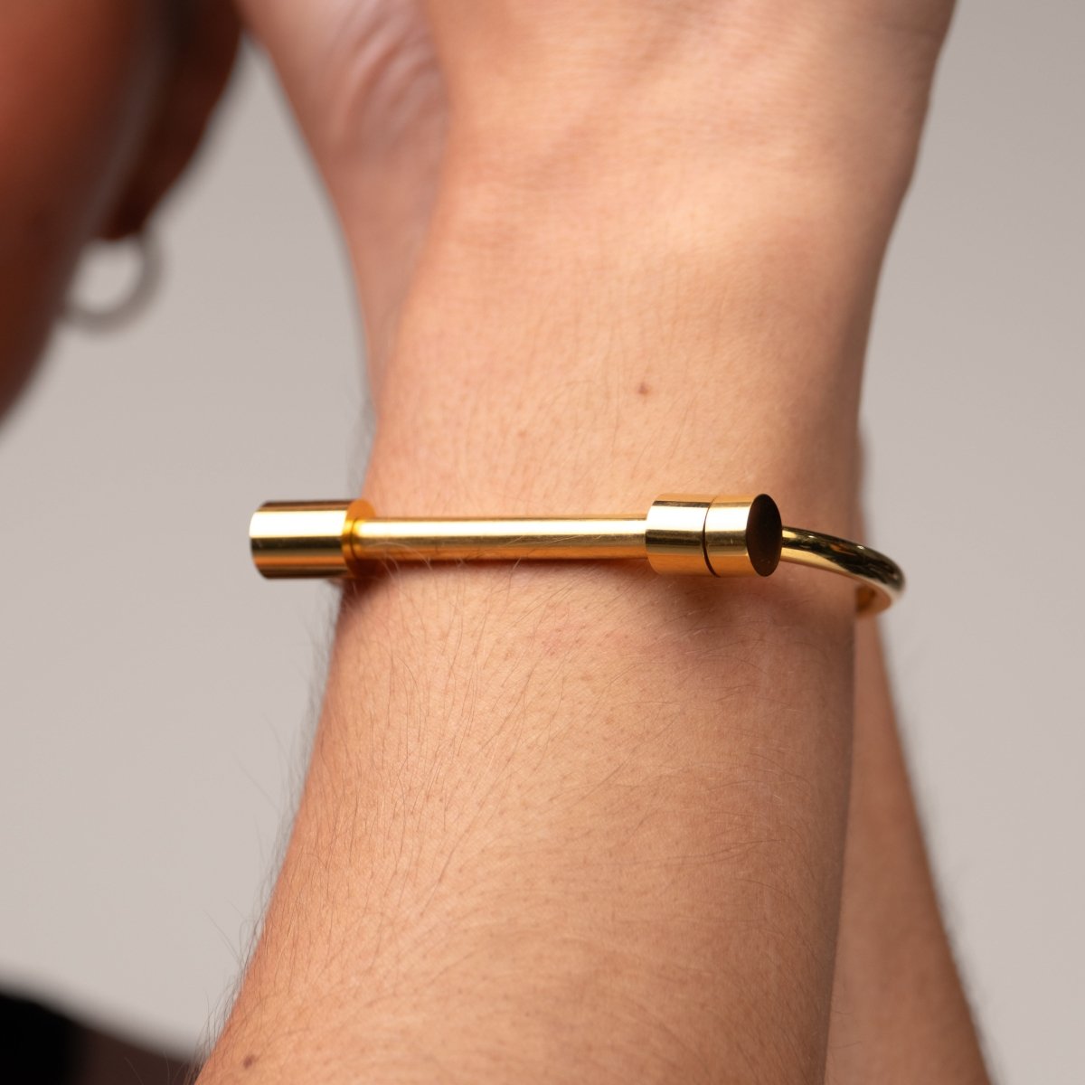 Bracelete Manguito Parafuso Banhado em Ouro 18K - Murano Joias