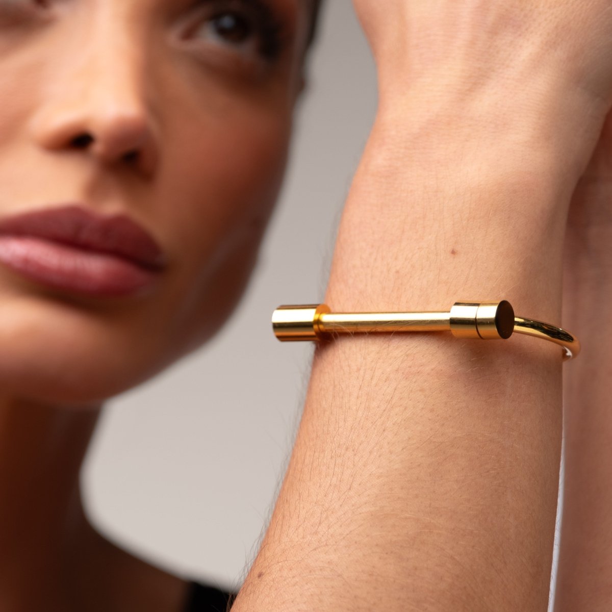 Bracelete Manguito Parafuso Banhado em Ouro 18K - Murano Joias