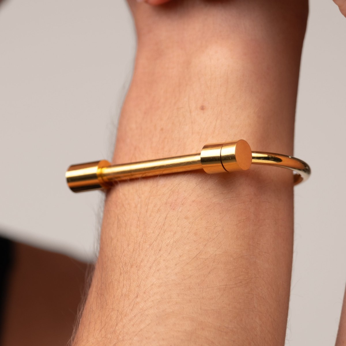 Bracelete Manguito Parafuso Banhado em Ouro 18K - Murano Joias