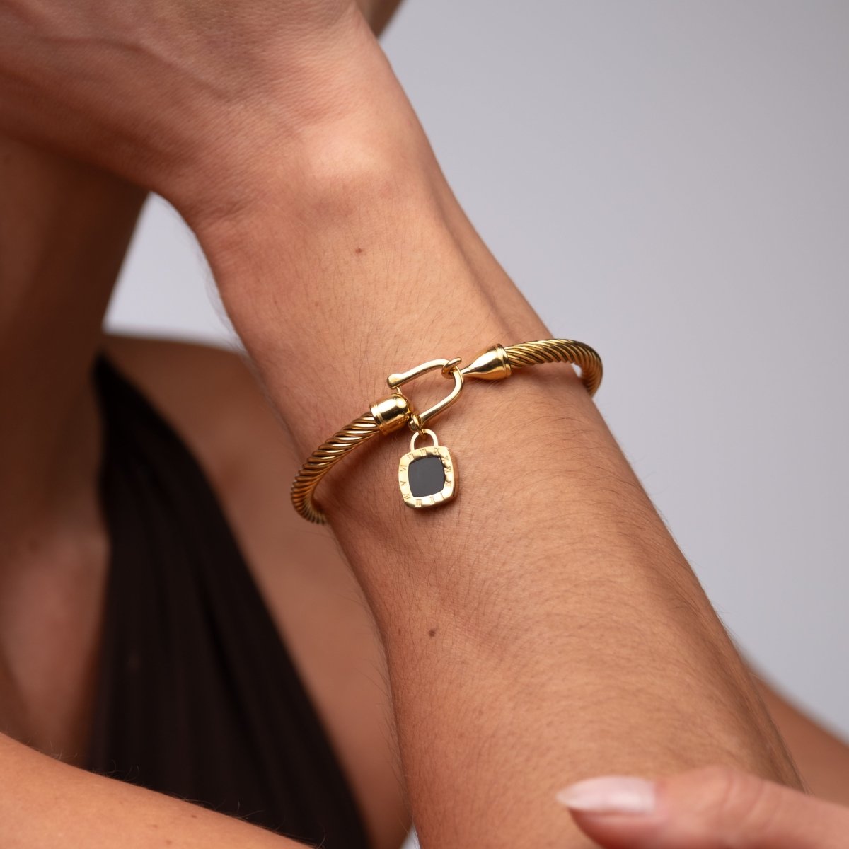 Bracelete Pingente Ônix Quadrado Banhado em Ouro 18K - Murano Joias