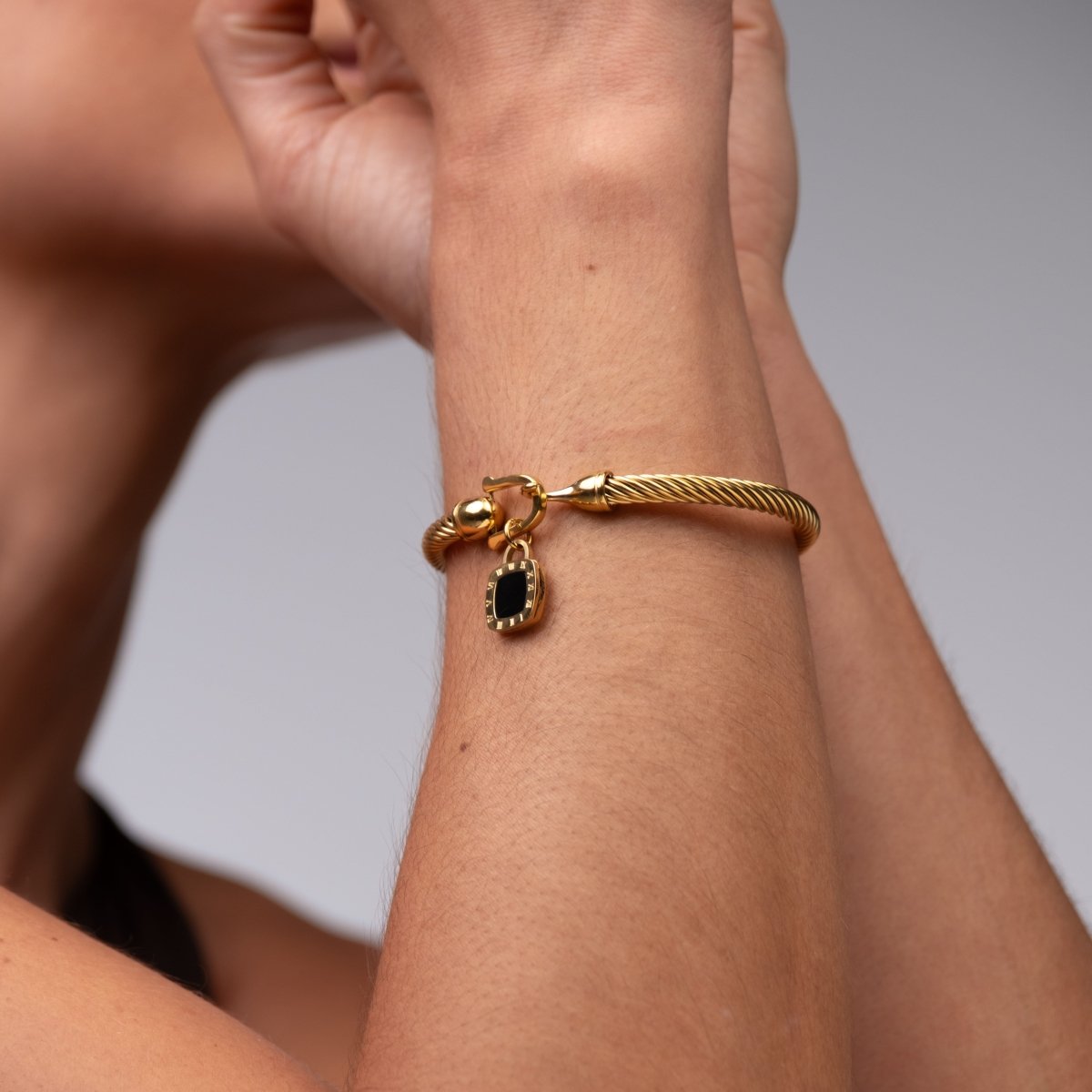 Bracelete Pingente Ônix Quadrado Banhado em Ouro 18K - Murano Joias