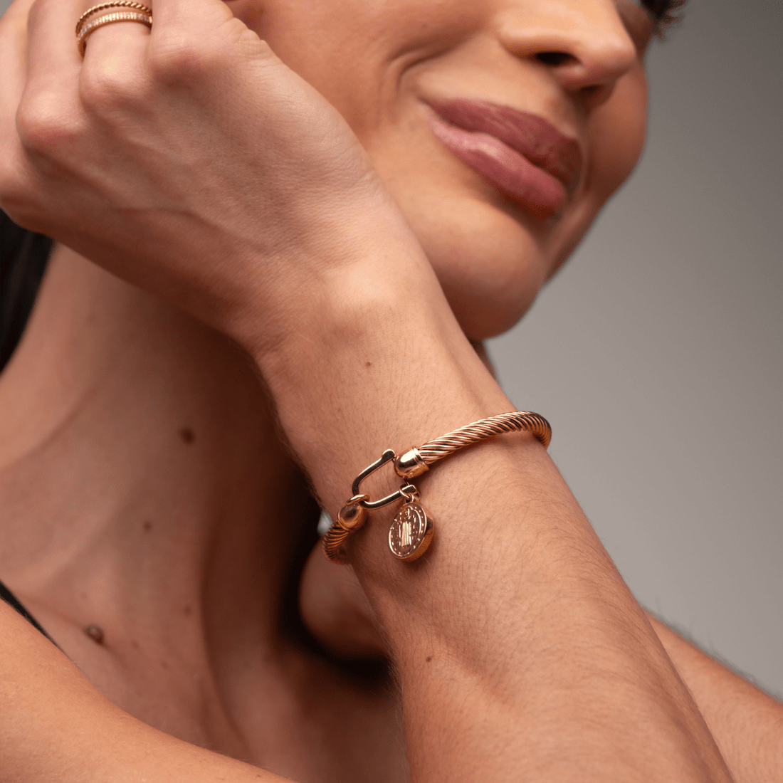 Bracelete Pingente São Bento Banhado em Ouro 18K - Murano Joias
