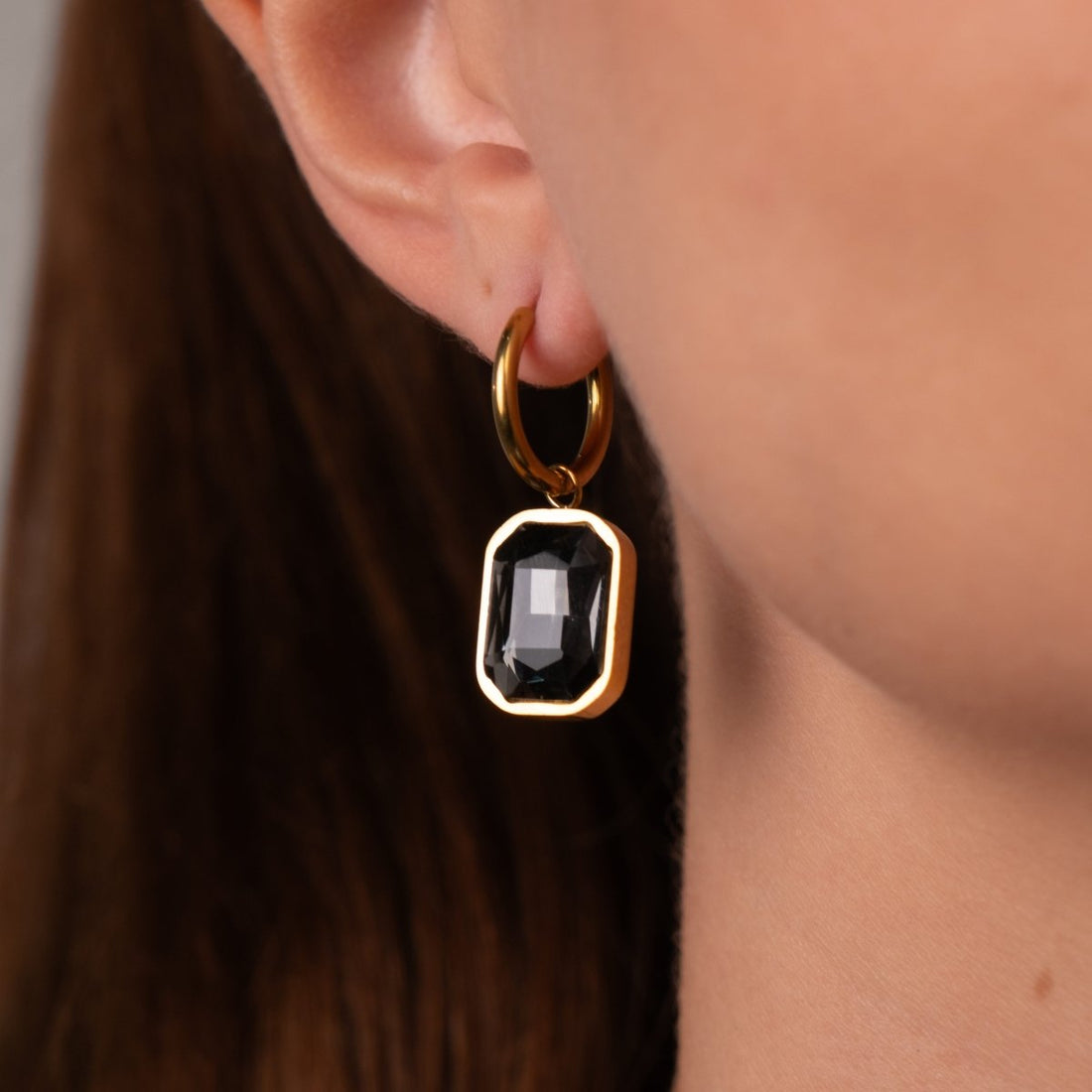 Brinco Argolinha Cristal Preto Banhado em Ouro 18k - Murano Joias