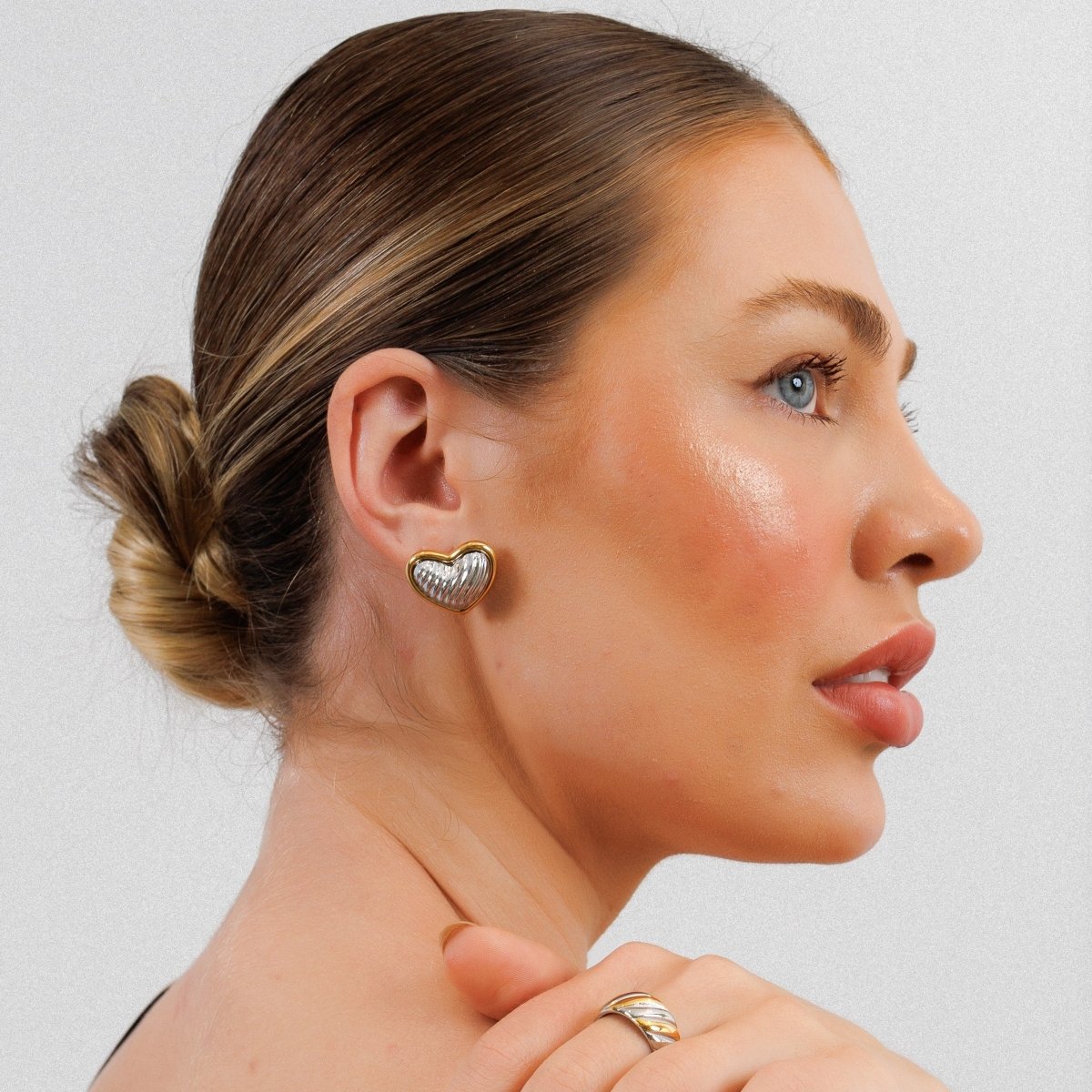 Brinco Coração Contorno com Mix de Banhos Dourado e Prata - Murano Joias