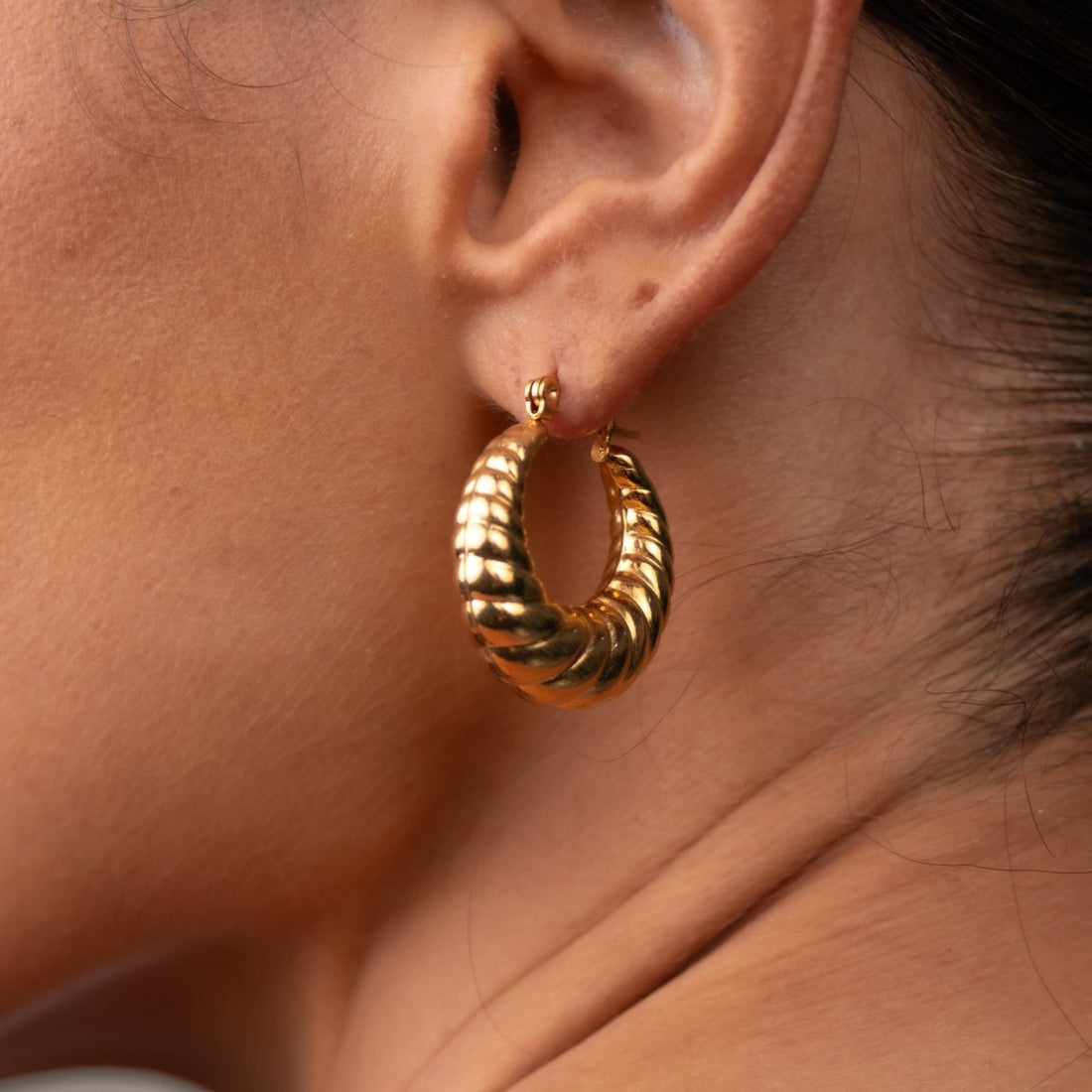 Brinco de Argola Croissant Banhado em Ouro 18K - Murano Joias