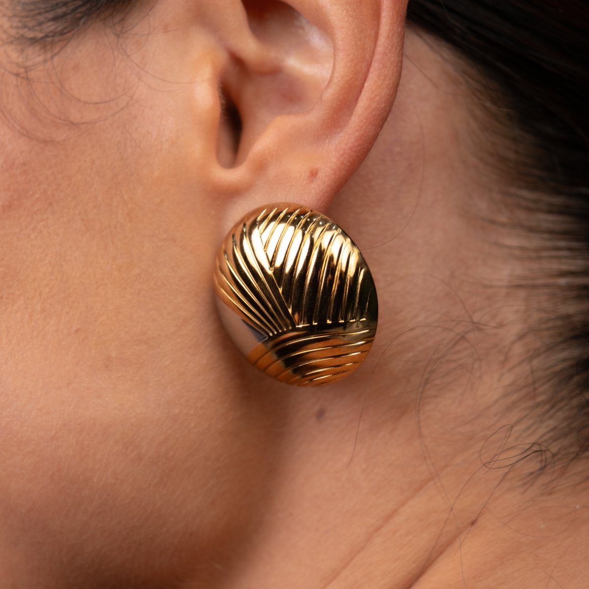 Brinco Esfera Texturizada com Mix de Banhos Dourado e Prata - Murano Joias