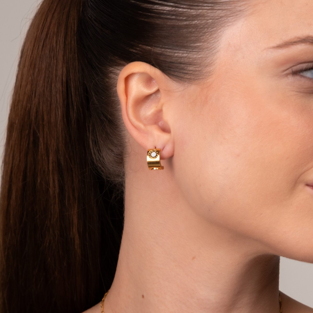 Brinco Giratório Numeral Romanos Banhado em Ouro 18K - Murano Joias