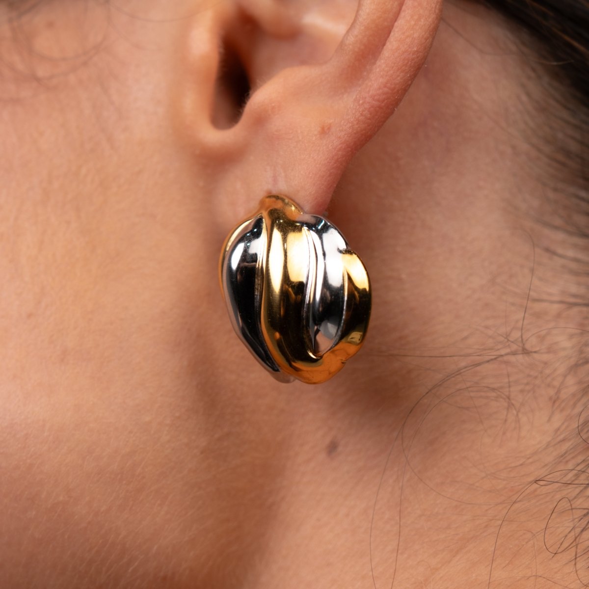 Brinco Twist Essence com Mix de Banhos Dourado e Prata - Murano Joias