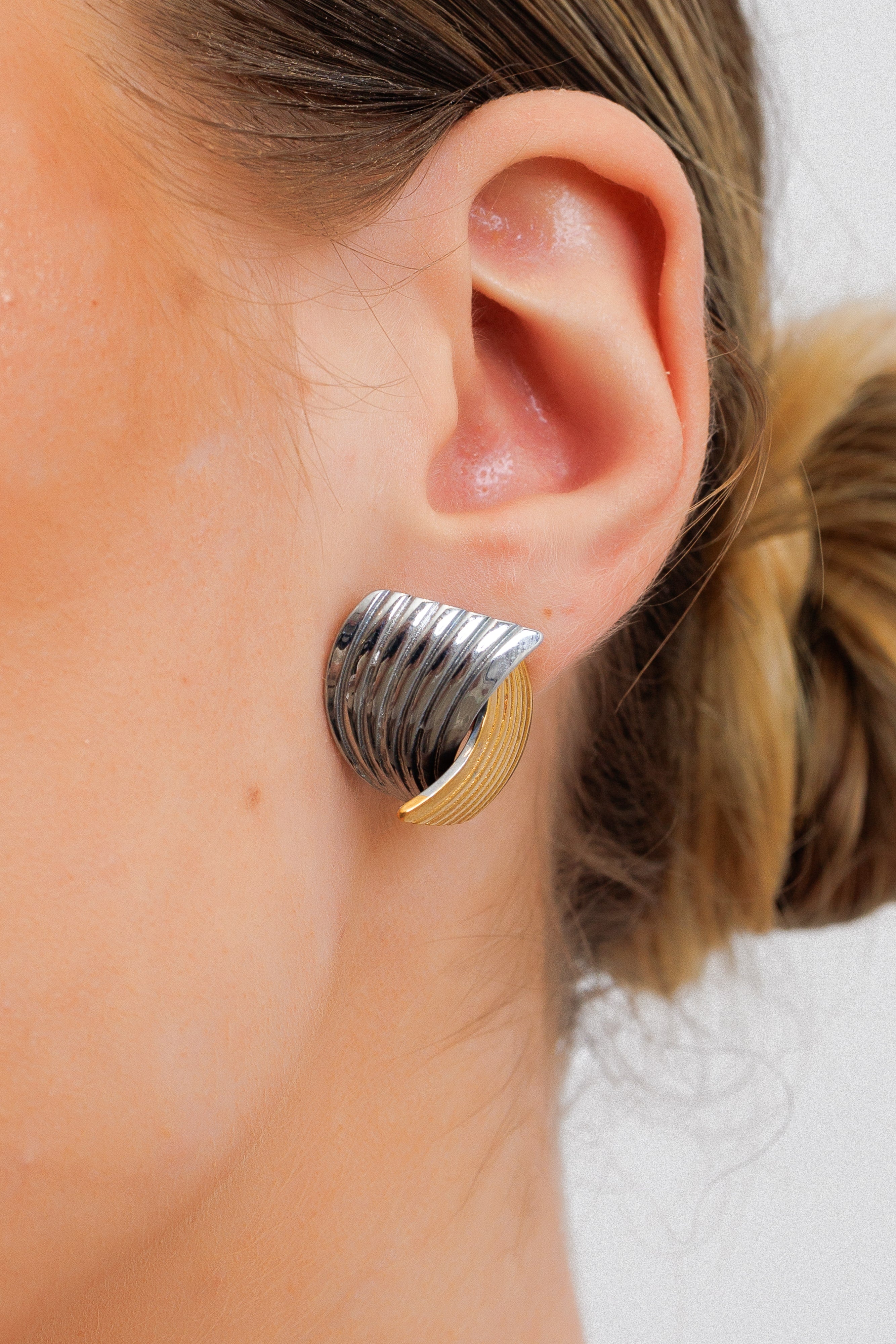 Brinco Wave Motion com Mix de Banhos Dourado e Prata - Murano Joias