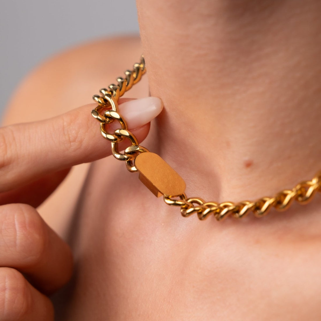 Colar Corrente Pingente Retangular Minimalista Banhado em Ouro 18K - Murano Joias