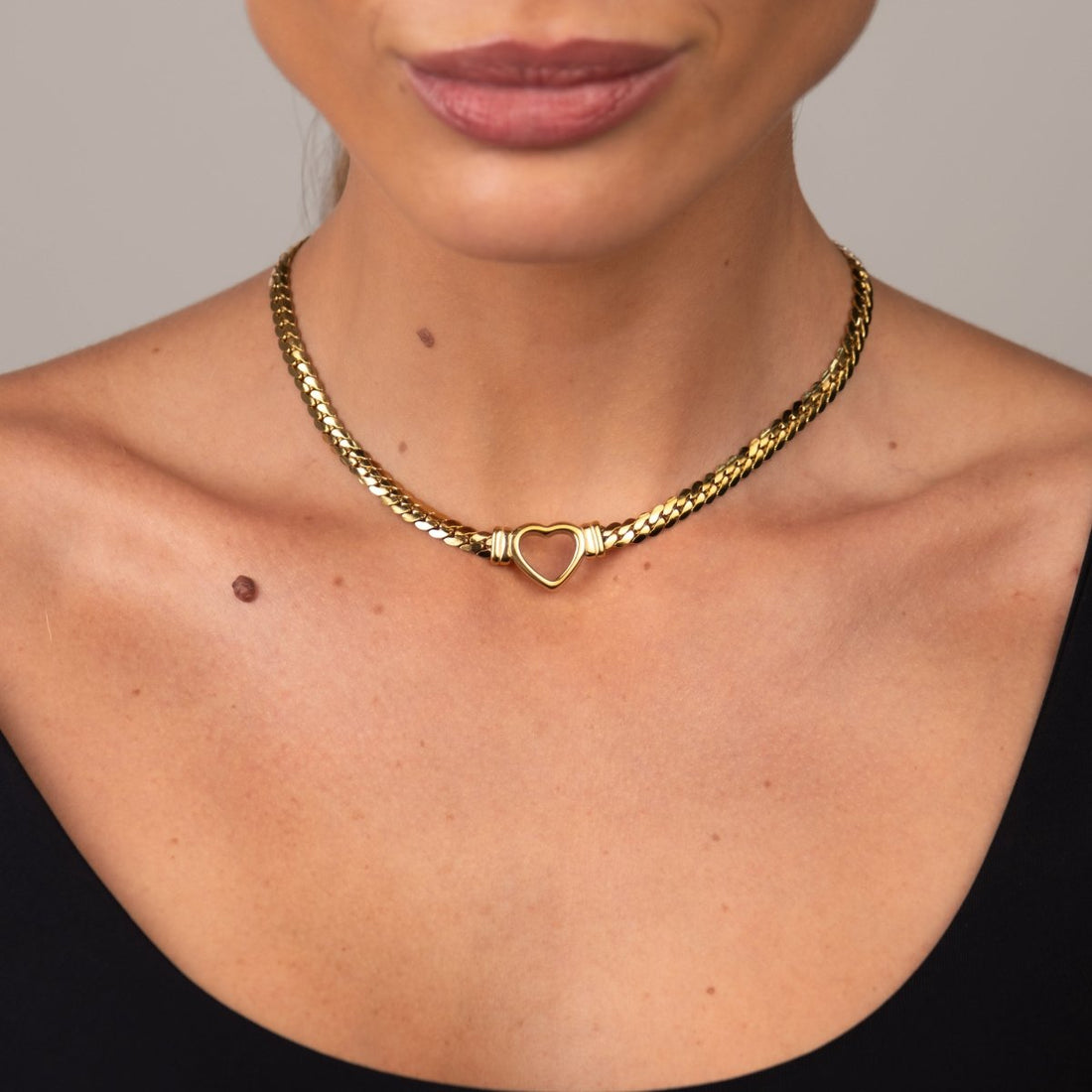 Colar Gargantilha Coração Minimalista Banhado em Ouro 18K - Murano Joias